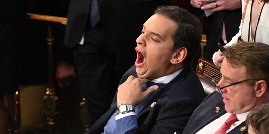 Las mentiras de George Santos, el diputado clave en EE.UU.  que se invento hasta su apellido