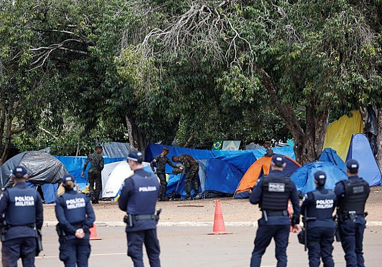 Al menos 1.200 detenidos tras desmontar la acampada de afines a Bolsonaro desde la que se gestó el ataque a la democracia