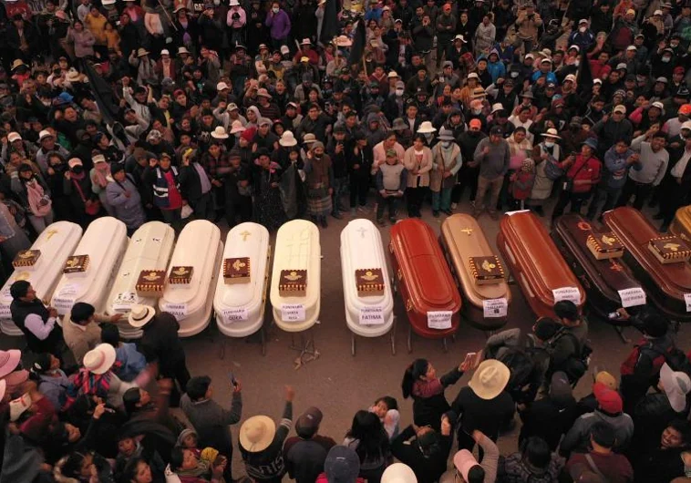 La Fiscalía investiga a la presidenta de Perú por genocidio tras las decenas de muertos en las protestas