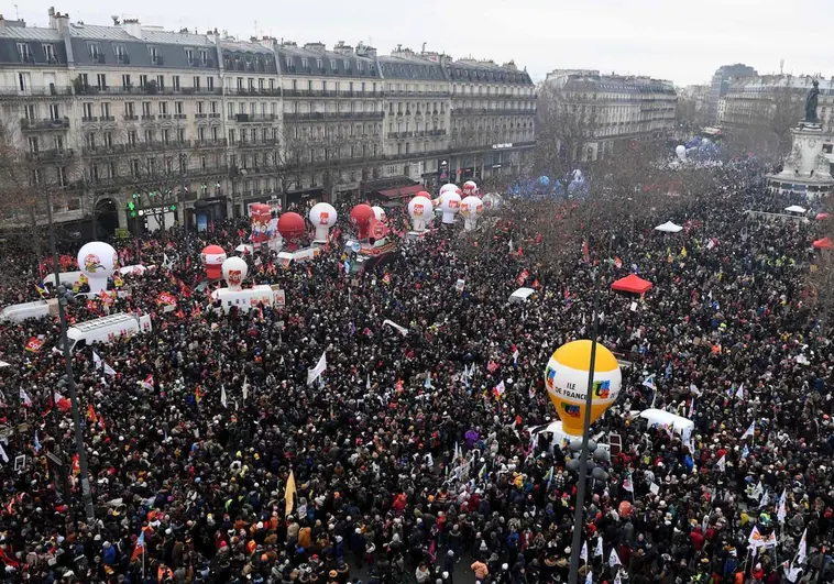 Las protestas masivas en Francia ponen contra las cuerdas a Macron