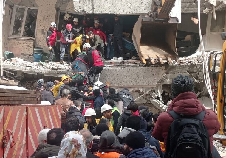 Vídeo en directo: Los equipos de rescate trabajan en las zonas afectadas por el terremoto en Turquía
