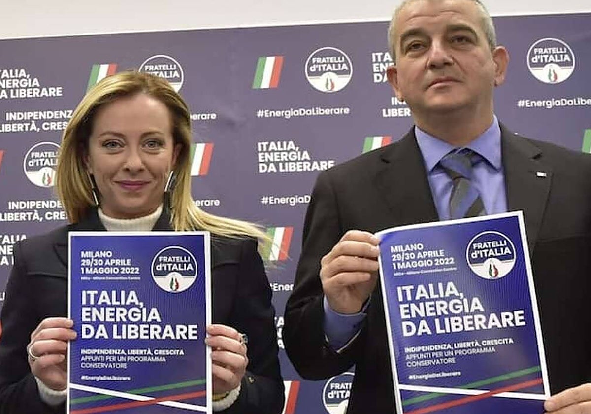 Meloni y su hombre de confianza Fazzolari