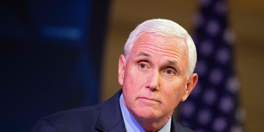 El FBI registra la vivienda del exvicepresidente de EE.UU. Mike Pence en Indiana El FBI registra la vivienda del exvicepresidente de EE.UU. Mike Pence en Indiana