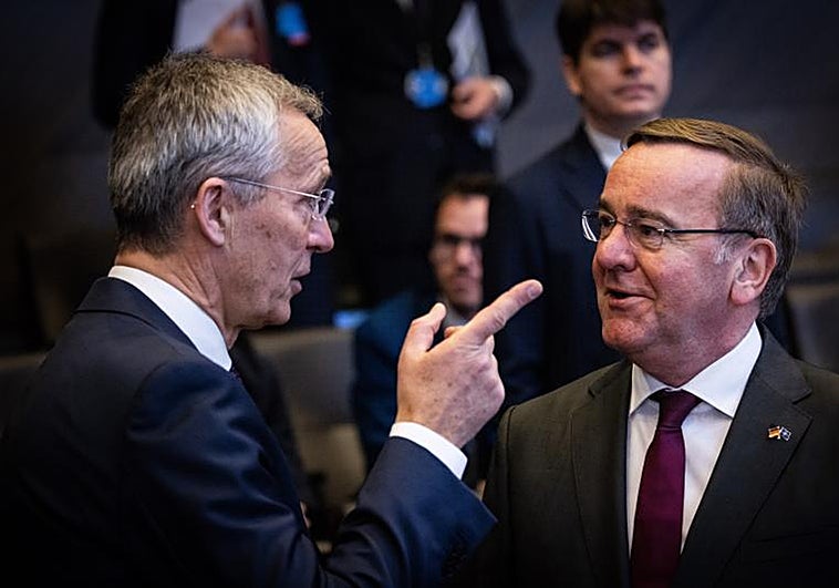 El ministro alemán de Defensa: «Hablaremos de cazas de combate a Ucrania dentro de tres meses»