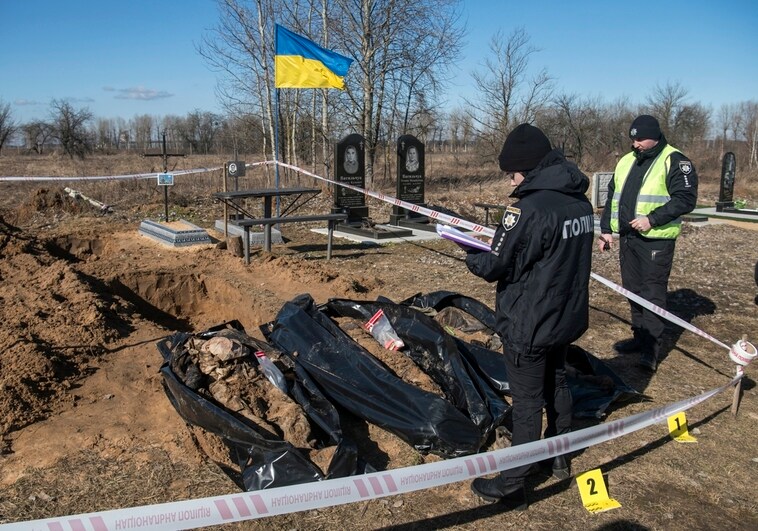 Ucrania sigue encontrando fosas con víctimas de la ocupación rusa