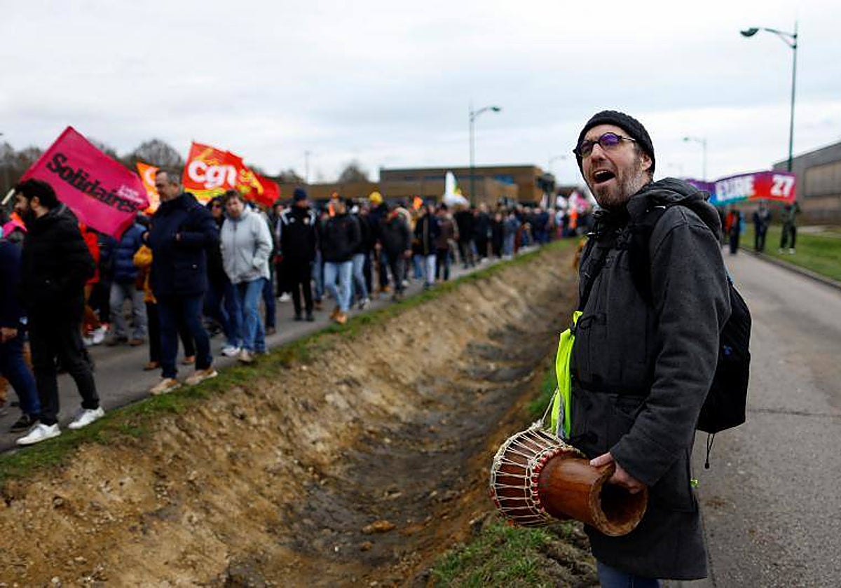 Manifestación contra el plan de reforma de pensiones del gobierno francés en Pont-Audemer