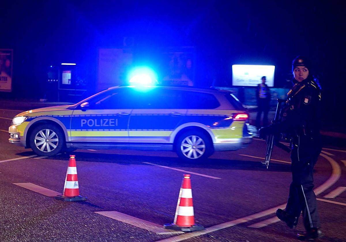 Una patrulla policial acude al lugar de los hechos