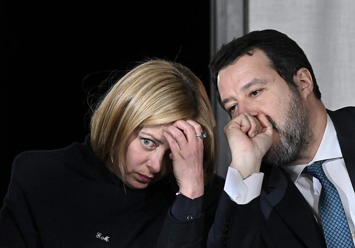 Giorgia Meloni y Matteo Salvini, durante el consejo de ministros extraordinario celebrado en Cutro