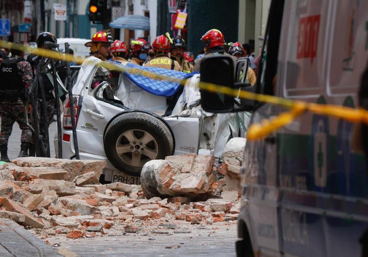 Fuerte temblor en Ecuador deja al menos 16 muertos