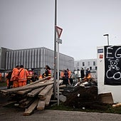 Francia, en pie de guerra contenida, debate la moción de censura contra el Gobierno de Macron