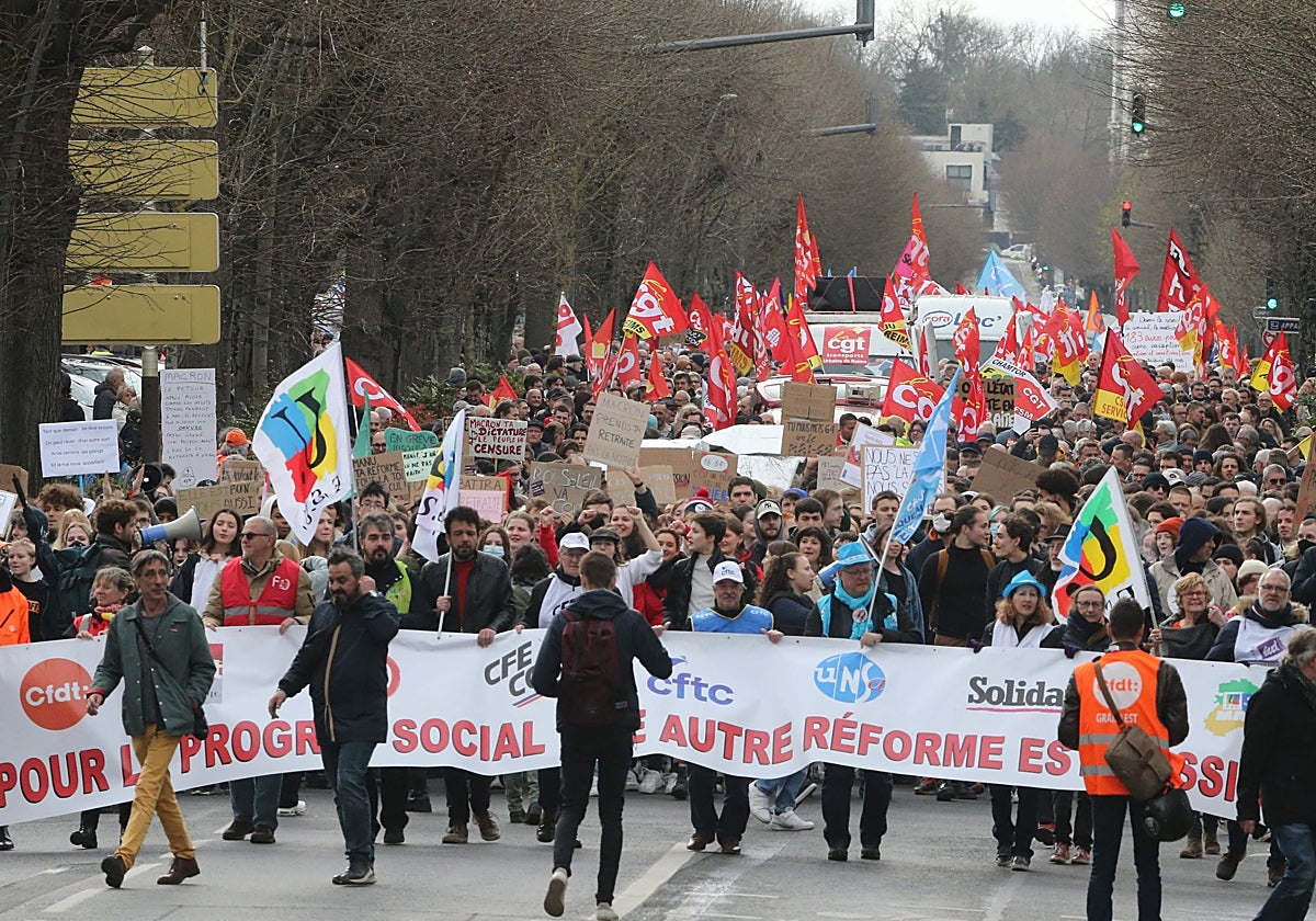 Huelgas y manifestaciones por toda Francia para protestar por la reforma de las pensiones de Macron