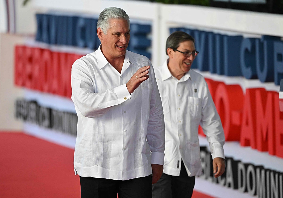 El presidente Miguel Díaz-Canel (izquierda) y el canciller cubano, Bruno Rodríguez, este fin de semana en Santo Domingo