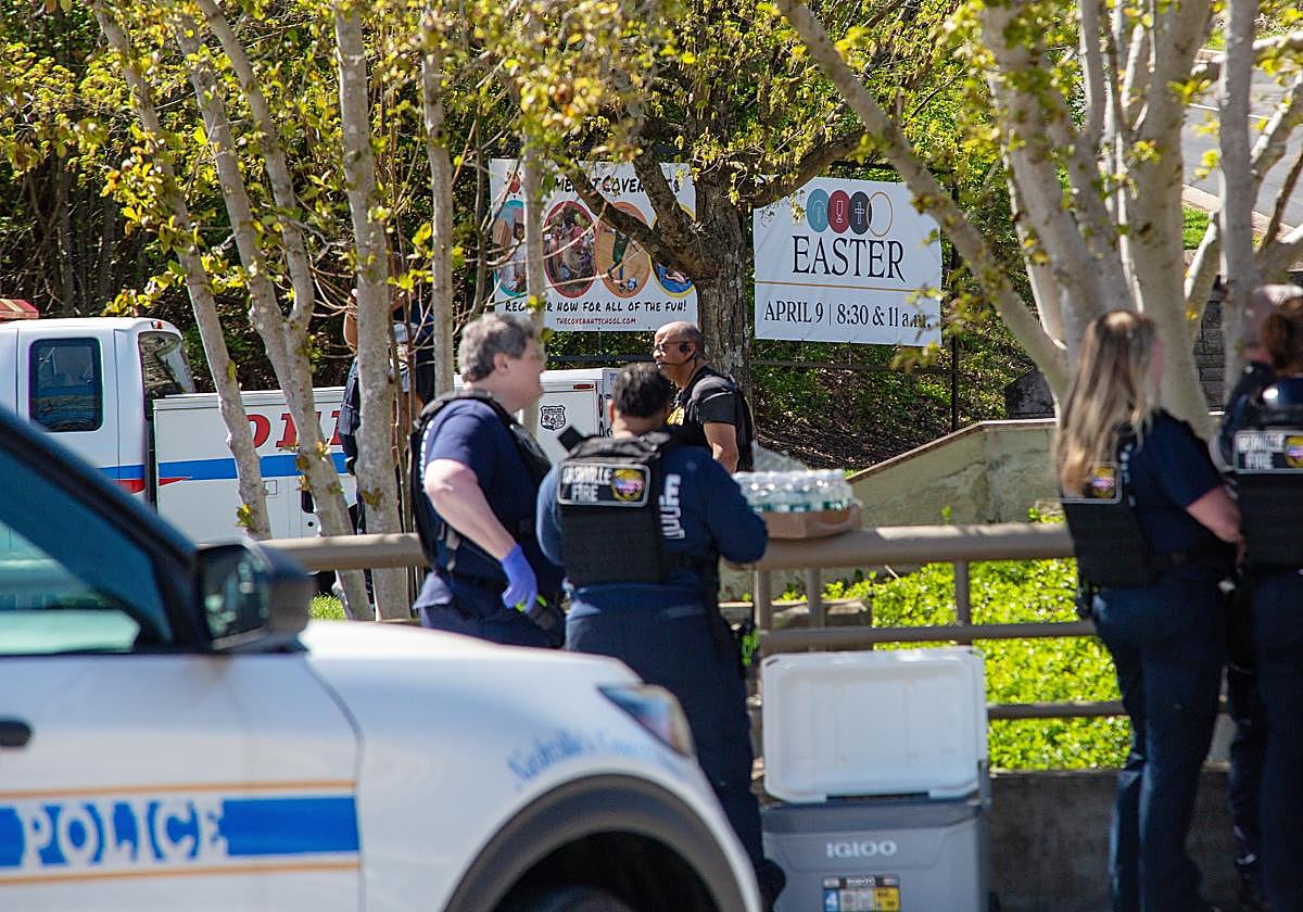 Policías estadounidenses en la escena del crimen