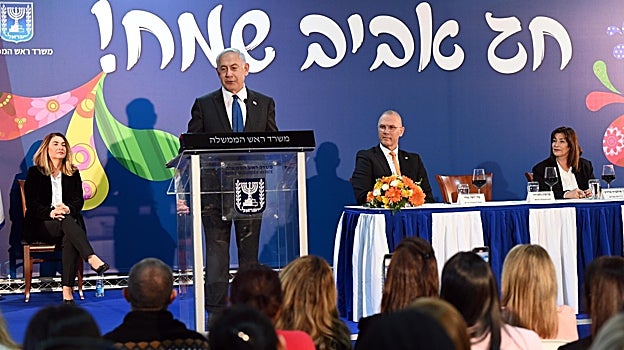 Netanyahu habla durante el tradicional brindis de Pascua con la Oficina del Primer Ministro