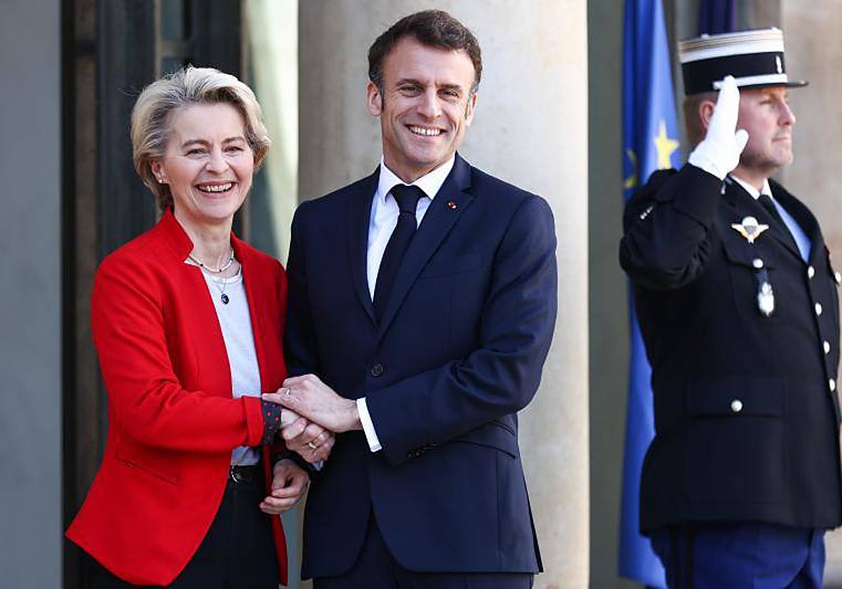 Ursula von der Leyer y Emmanuel Macron en el Eliseo