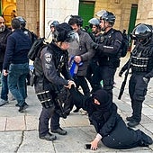 El asalto israelí a Al Aqsa incendia el Ramadán en Jerusalén