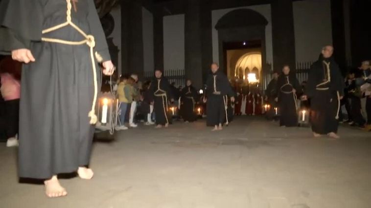 La Procesión del Silencio invade de emoción a los fieles de La Laguna