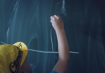 Despiden a un profesor por pedir a sus alumnos que redactaran su propio obituario: «No fue para asustarlos»