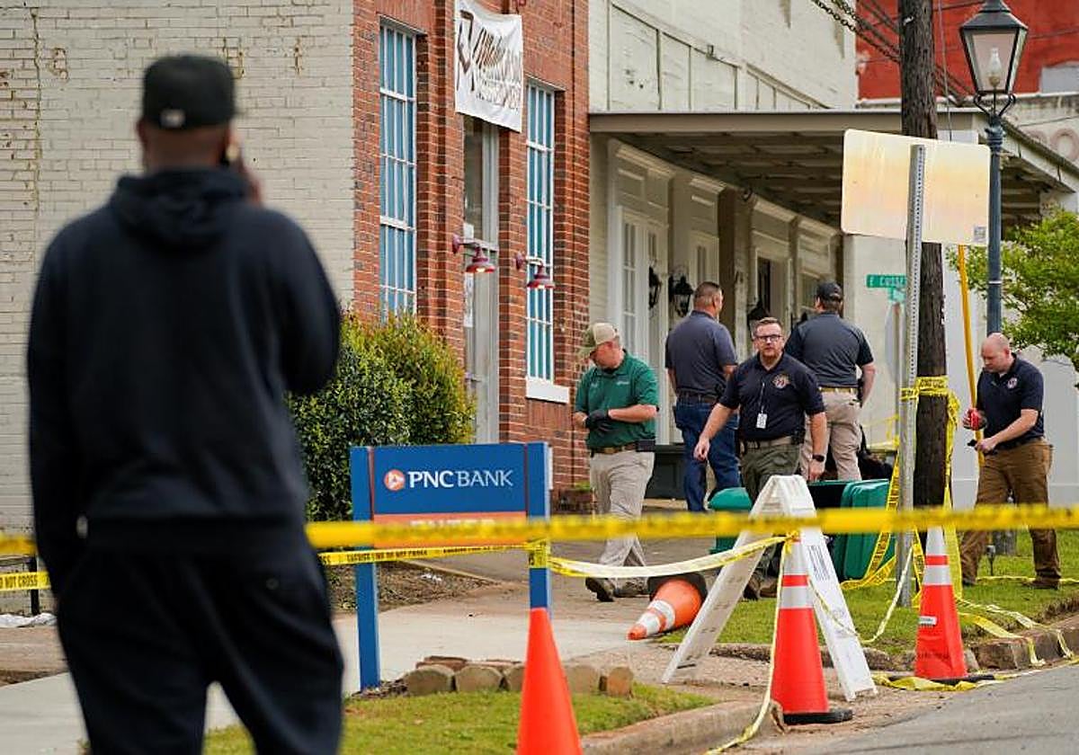 La escena del crimen del tiroteo en la fiesta de cumpleaños en Dadeville, Alabama