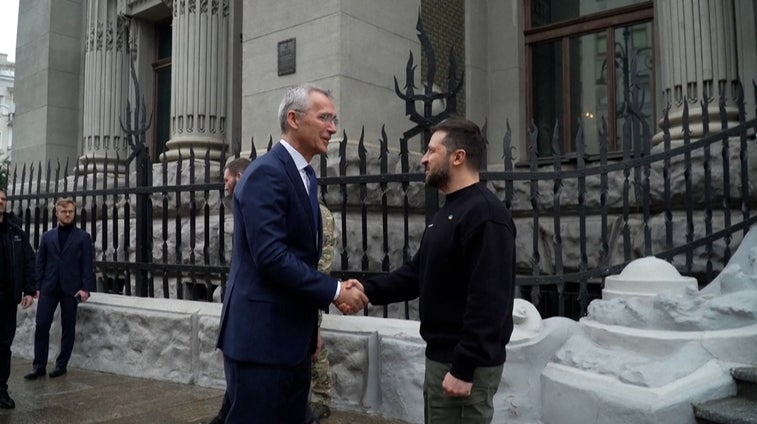 Jens Stoltenberg se reúne en Kiev con Zelenski