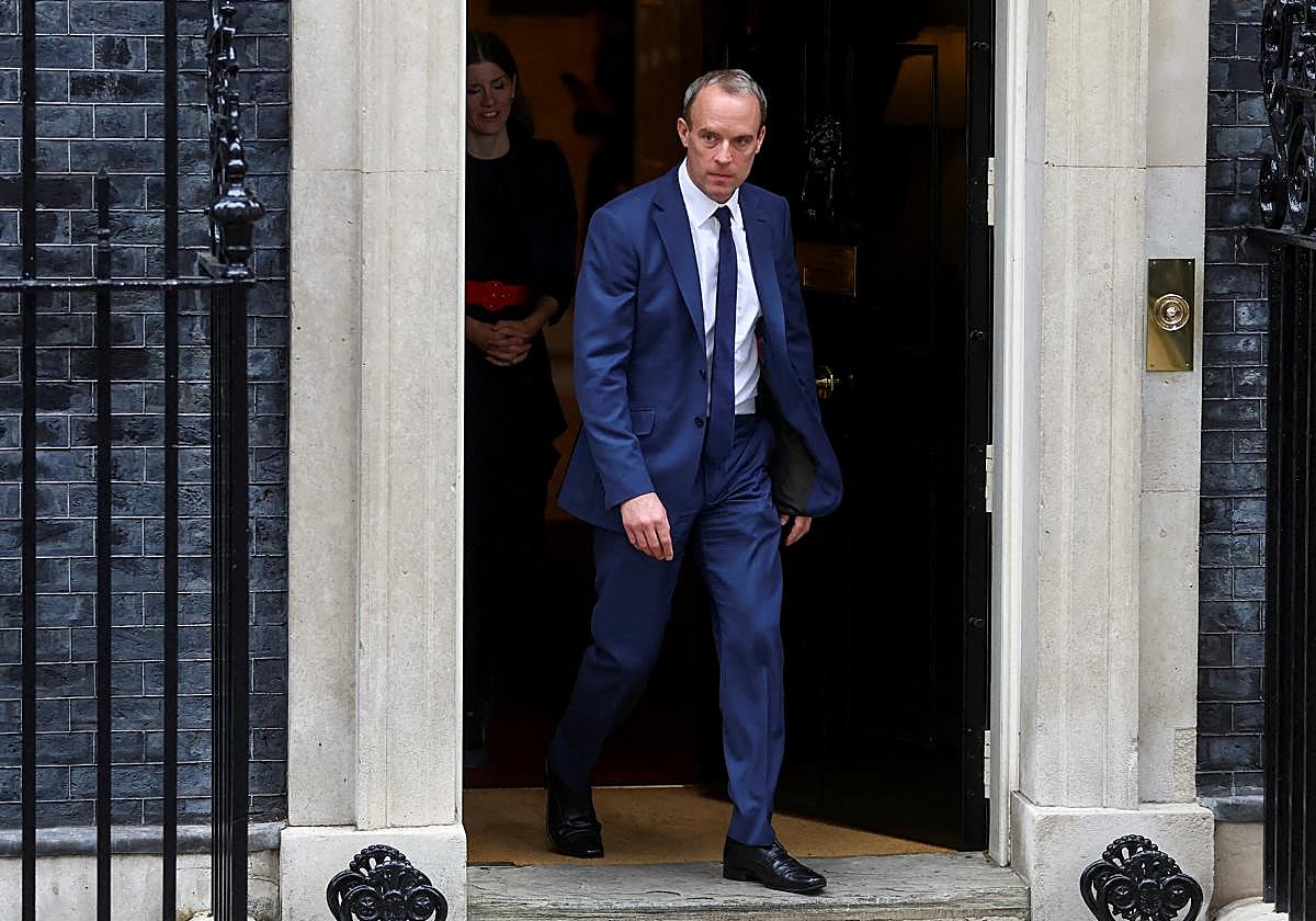 El vice primer ministro del Reino Unido, Dominic Raab, en una foto de archivo, saliendo de Downing Street