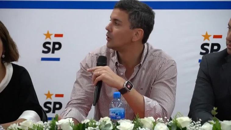 Miles de paraguayos protestan contra la victoria de Santiago Peña en las elecciones
