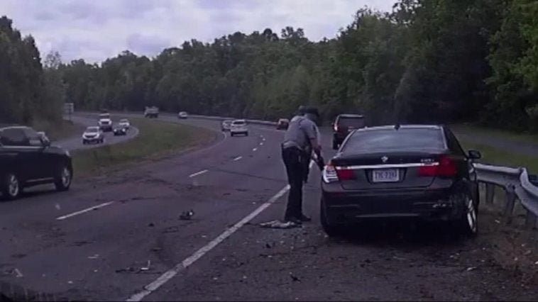Un policía se salva milagrosamente de morir arrollado por un coche descontrolado