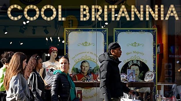 Camila, borrada del &#039;merchandising&#039; real: ni en tazas, ni en camisetas ni siquiera en una postal