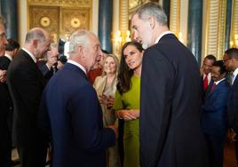 Los Reyes Don Felipe y Doña Letizia, recibidos por Carlos III en Buckingham Palace