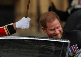 ¿Por qué el príncipe Harry no ha saludado desde el balcón de Buckingham con la Familia Real?