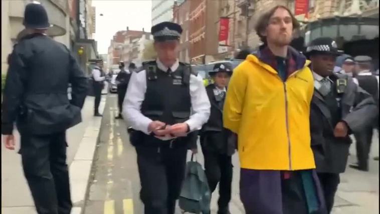 Arrestan a miembros prorepública que planeaban una protesta pacífica antes de la coronación