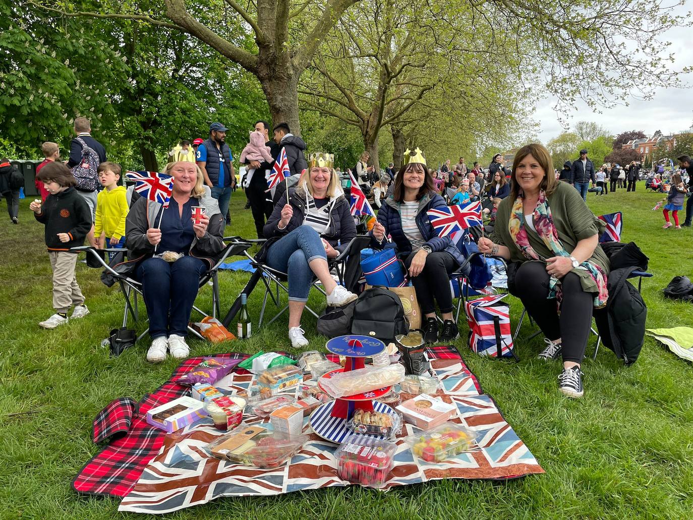 Picnic en los alrededores de Windsor para celebrar la Coronación de Carlos III. 