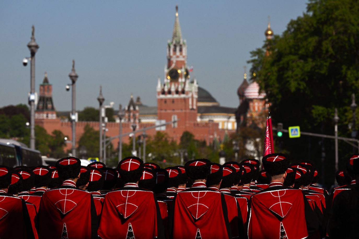 Cosacos participan en el desfile del Día de la Victoria en Moscú