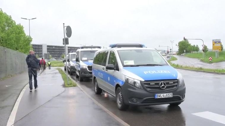 Al menos dos muertos en un tiroteo en la fábrica de Mercedes Benz de Sindelgingen (Alemania)