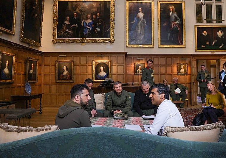 Sunak y Zelenski conversan en Chequers, la casa de campo del primer ministro británico