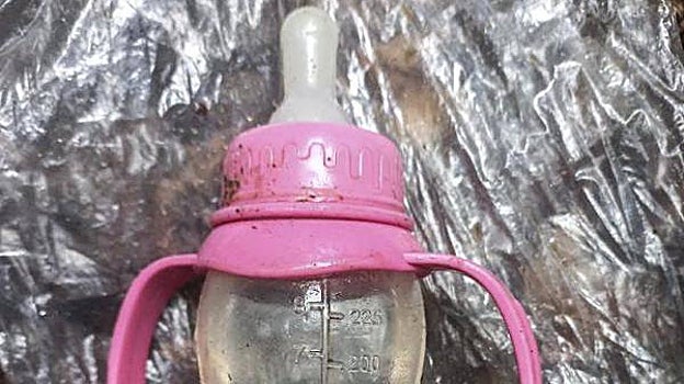 Detalle del biberón encontrado