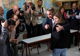 Holgada victoria del conservador Mitsotakis en Grecia a las puertas de la mayoría absoluta