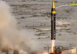 Irán presenta el 'Jorramshahr', su nuevo misil balístico capaz de alcanzar objetivos a 2.000 kilómetros con una gran carga destructiva