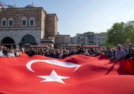 Turquía acude a las urnas bajo la amenaza de un corralito
