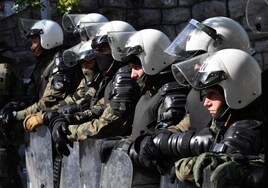 La OTAN refuerza su misión en Kosovo y envía 700 militares