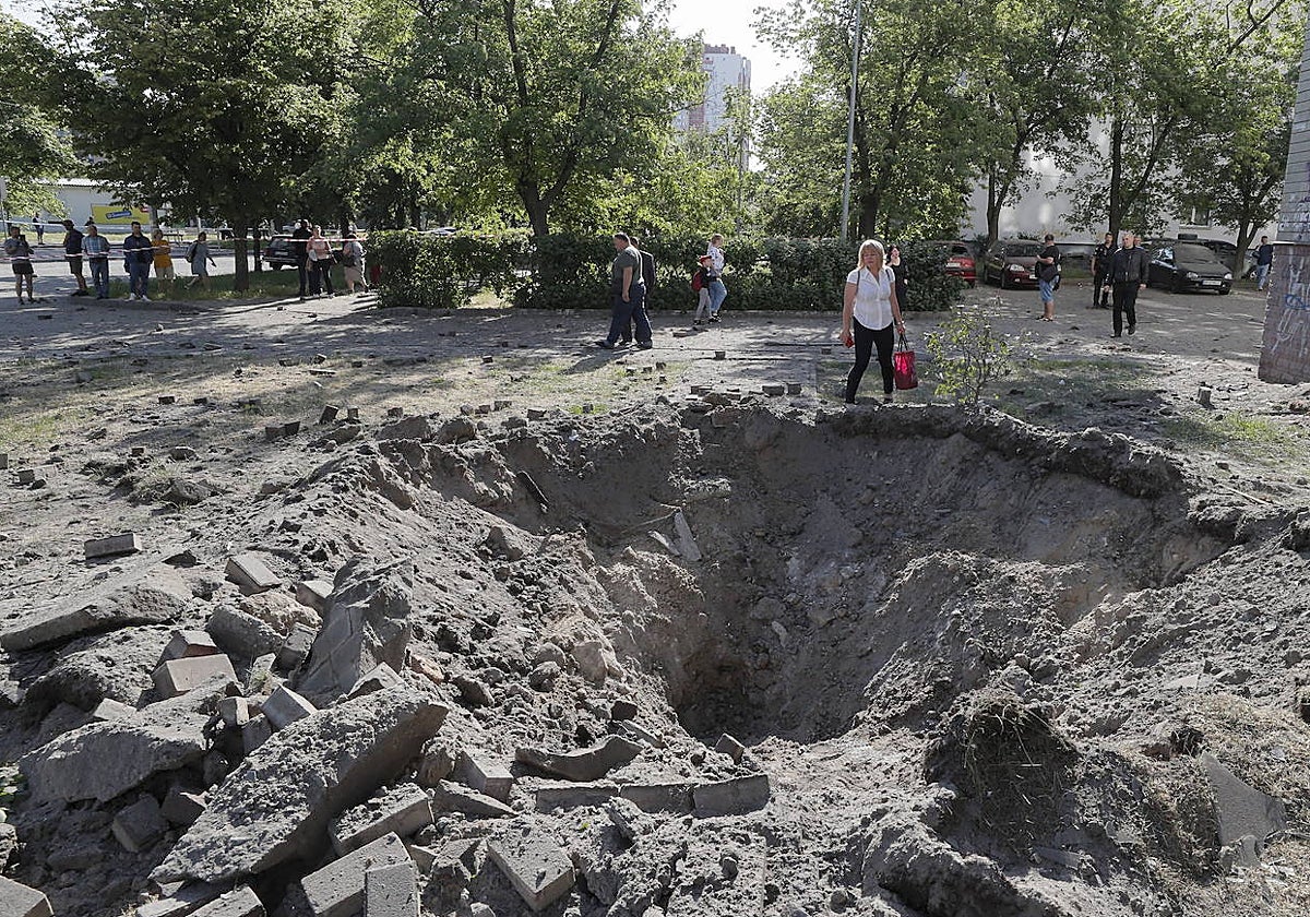 Al menos tres personas murieron, incluido un niño, y otras diecinueve resultaron heridas tras un ataque con misiles en la capital ucraniana, informó la Policía Nacional