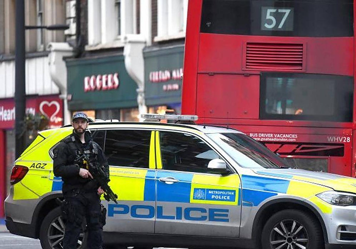 Un policía armada en otro suceso acontecido en Londres