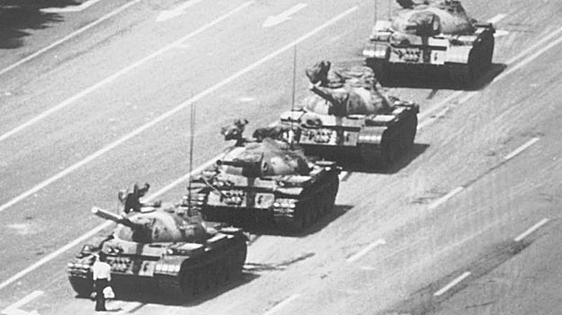 La icónica imagen del estudiante enfrentándose a los tanques