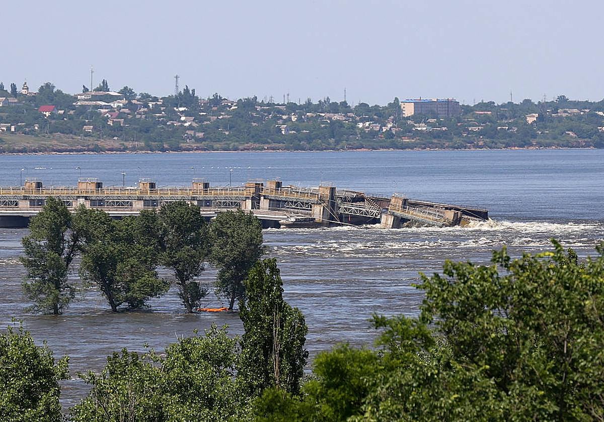 Efectos colaterales de la presa volada: beneficia la defensa rusa y perjudica la contraofensiva de Ucrania