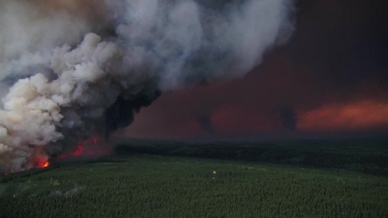 "Cientos de bomberos" de EEUU acuden a Canadá para luchar contra los incendios
