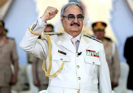 General Haftar: el 'hombre fuerte' de Libia y exoficial de Gadafi del que Meloni espera que frene la inmigración