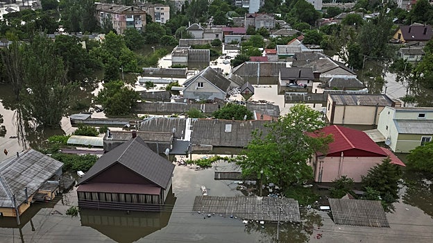 Zelenski visita Jersón e insiste y promete la reconstrucción de «todo lo necesario»