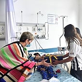 Hojas para la lluvia y comer fruta: la fórmula de los niños que sobrevivieron en la selva