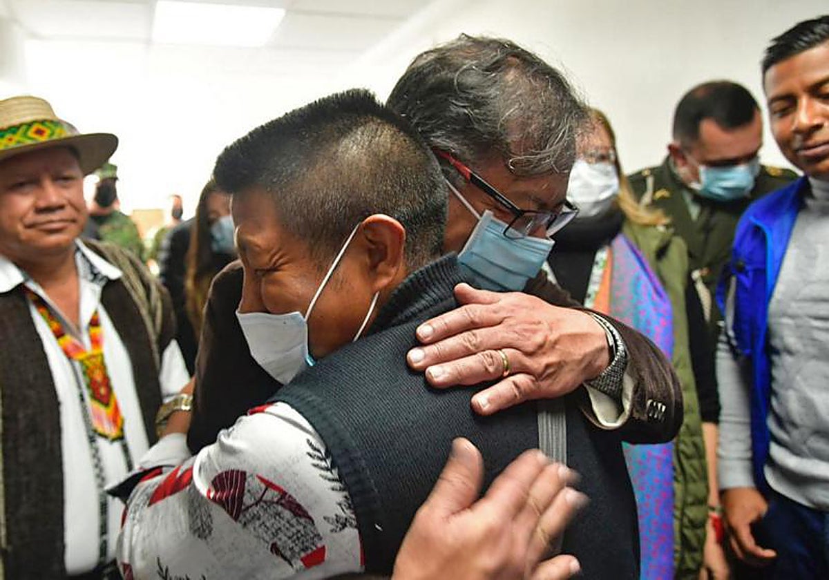 Niños colombianos rescatados en la selva