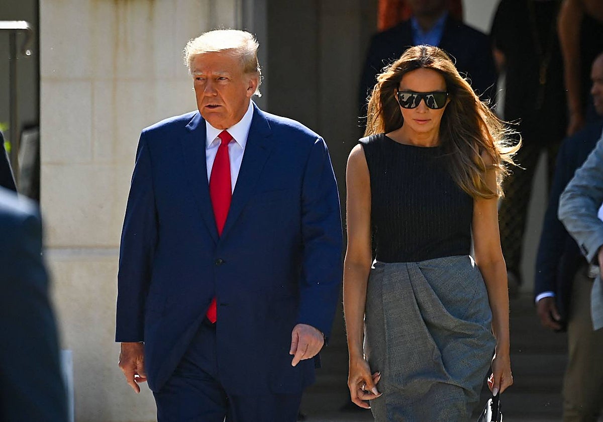 Trump y Melania, en Palm Beach, tras votar en las legislativas de 2022
